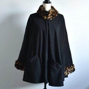 Cejon Fleece Cape